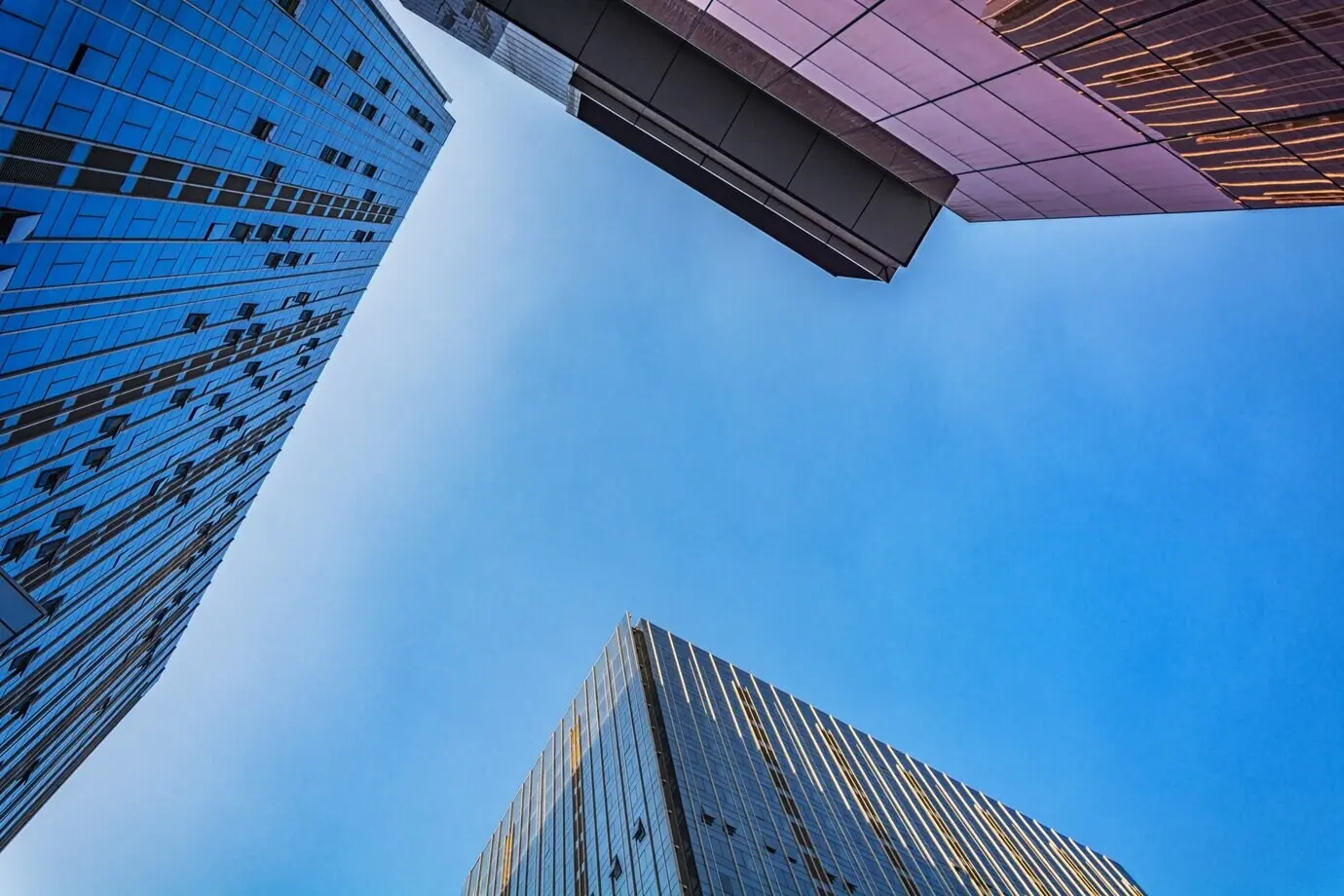 Bitte sende mir die ursprüngliche Beschreibung, die ich auf Deutsch umformulieren soll.